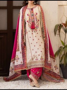Embroidered Long Sleeve Ivory & Pink Kurta Set